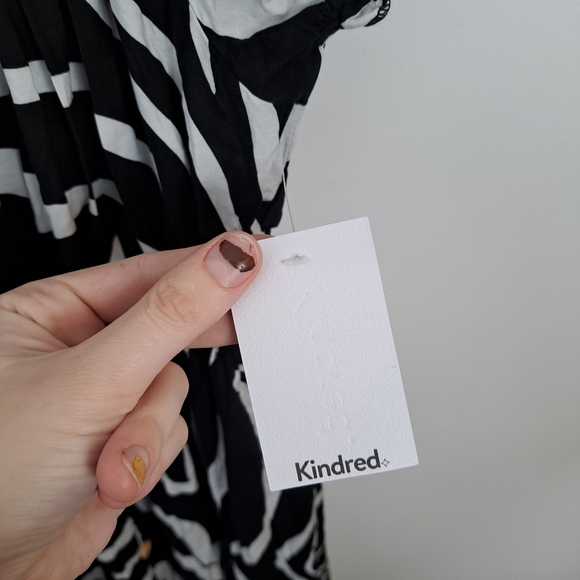 Elegant Zebra Pattern Maxi Dress - Picture 4 of 5